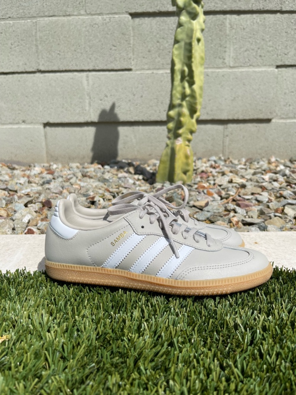 Kids Adidas Samba OG Sneakers in Light Gray, White & Gum. Size 5